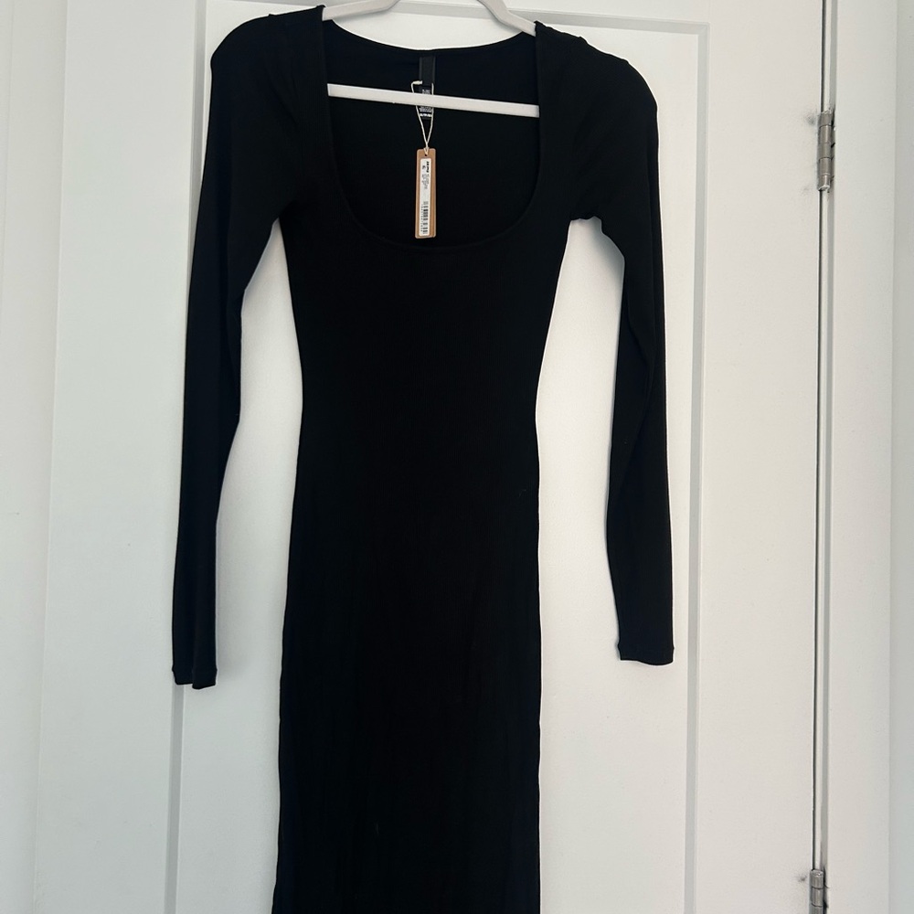 Classic Black Long-Sleeve Scoop Neck Dress